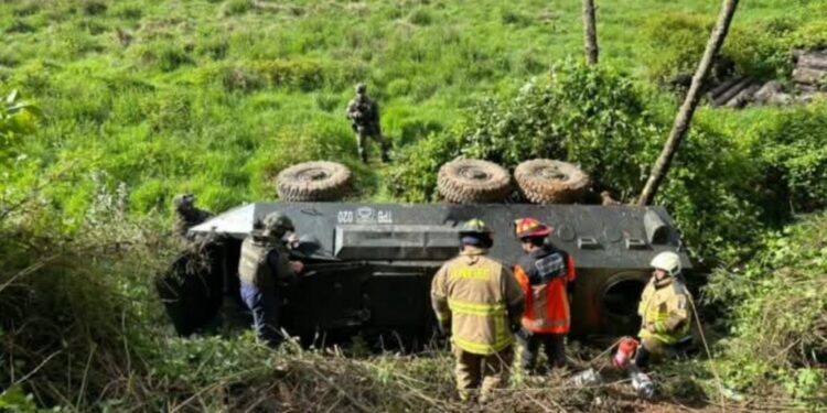 Carro blindado de Carabineros se voltea en Malleco y provoca varios heridos.