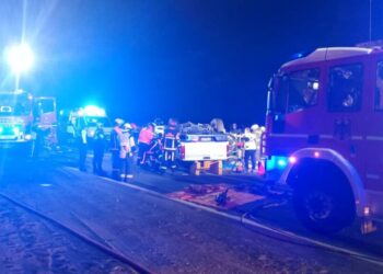 Trágica colisión frontal en Iquique resulta en tres muertos y dos heridos.