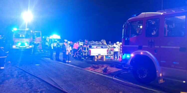 Trágica colisión frontal en Iquique resulta en tres muertos y dos heridos.