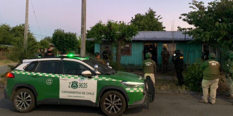 Allanamiento en Villa Mercedes resulta en la detención de dos personas: se indaga sobre tráfico de drogas y un secuestro en Quilleco.