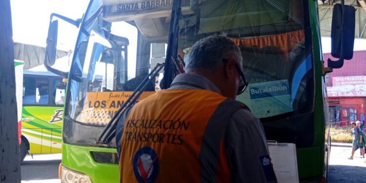 Realizan una fiscalización a los buses rurales en Los Ángeles: confirman el correcto funcionamiento del transporte y descubren una irregularidad contractual.