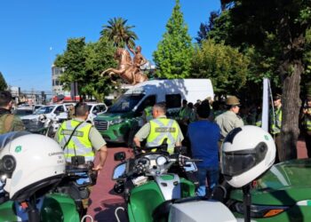 Autoridades implementan el plan «Navidad Segura» con un incremento de la presencia policial en el centro de Los Ángeles.