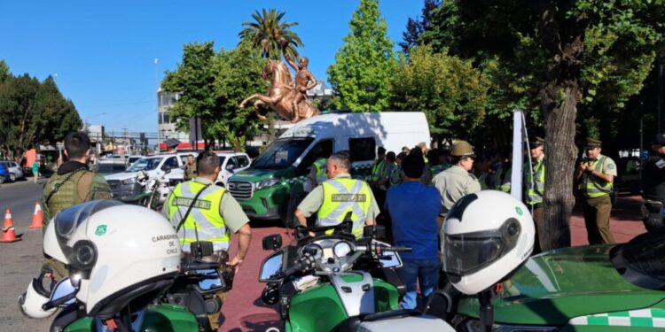 Autoridades implementan el plan «Navidad Segura» con un incremento de la presencia policial en el centro de Los Ángeles.