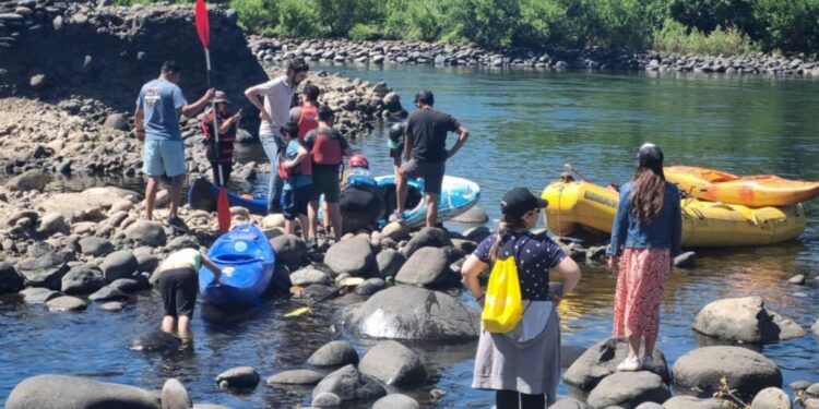 Ribera del Biobío: Colbún lanzó su campaña de seguridad verano 25/26 con talleres de kayak y pesca deportiva.