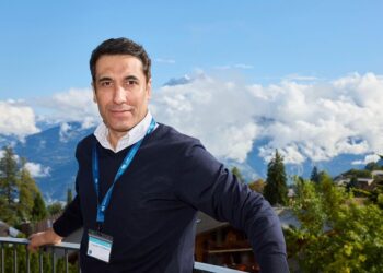 Países europeos incorporan IA y tecnología en clases: tendencia empieza a influir en colegios chilenos.