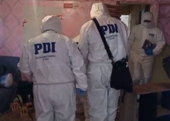 Indagan un posible enfrentamiento: Tiroteo causa la muerte de tres personas y deja tres heridos en un departamento de Quillota.