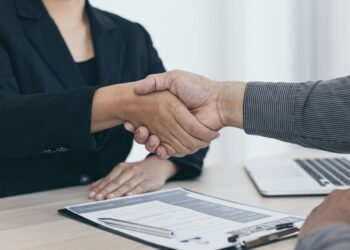 Se crean más de 1.500 puestos de trabajo para el Black Friday Chile 2025: descubre cómo postular a salarios de hasta $880 mil.