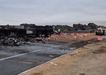 Conductor muere tras choque y posterior incendio de camiones de carga en la Ruta 5 Norte, entre Caldera y Chañaral.