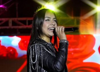 «Justo golpeó el vidrio del lado derecho»: Alanys Lagos denuncia un violento intento de encerrona durante su viaje.