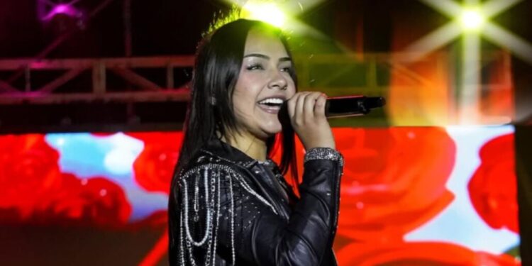 «Justo golpeó el vidrio del lado derecho»: Alanys Lagos denuncia un violento intento de encerrona durante su viaje.