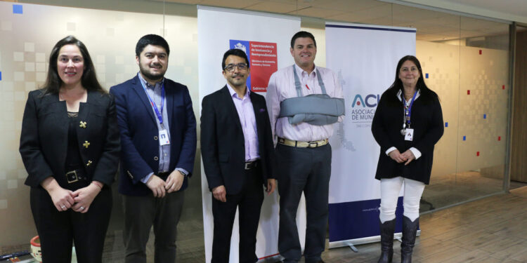 Superir y ACHM firman acuerdo para potenciar la educación financiera