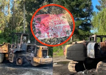 Dos maquinarias fueron destruidas en un reciente atentado incendiario en La Araucanía, donde se halló un lienzo relacionado con la causa mapuche.