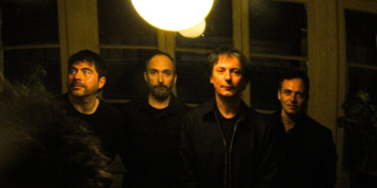 Solar confirma nuevos shows en Santiago y Valdivia.