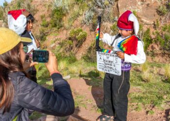 Lo Barnechea presenta nuevo documental sobre el Niño del cerro El Plomo.