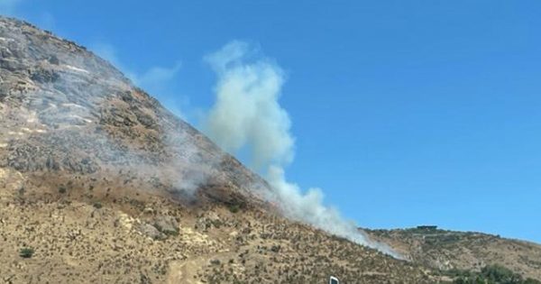 Se reporta incendio en pastizales del cerro «Pan de Azúcar» en Las Canteras.