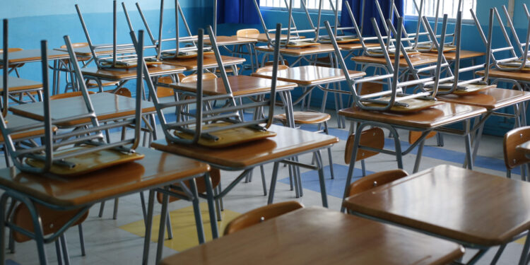 Preocupación en la educación municipal: docentes de Talca alertan sobre posibles despidos masivos por PADEM 2026.