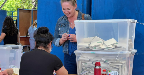 Alcaldesa Valenzuela resalta la gran participación y refuerza las medidas por el calor en la comuna.