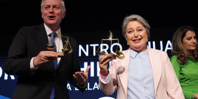 Encuesta del Panel Ciudadano UDD muestra un sólido triunfo de Kast en la segunda vuelta.