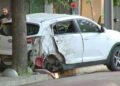 Un choque violento entre un automóvil y un árbol en Santiago deja un fallecido: el conductor fue detenido por carecer de licencia y documentos.