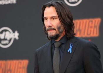 Keanu Reeves elogia el trabajo de la PDI y expresa su gratitud tras la recuperación de sus relojes robados por un ciudadano chileno.