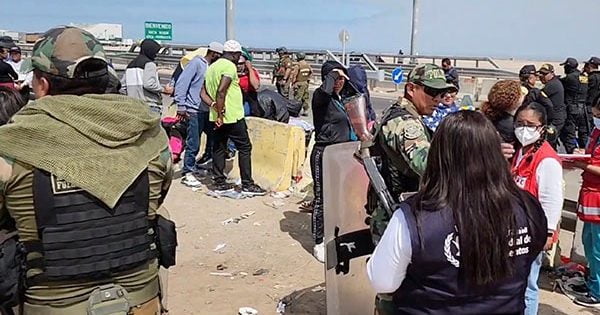 Perú declara estado de emergencia en la frontera con Chile por la crisis migratoria.