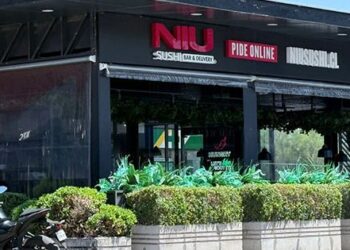 Empresaria denuncia a Niu Sushi por desalojo de su franquicia en Chamisero.
