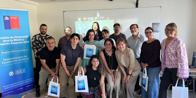 Emprendedores de Santiago lanzan la Escuela de Formación para Micro y Pequeñas Empresas.