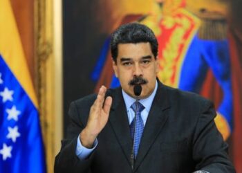 Maduro mantiene a la Fuerza Aérea en alerta y asegura que habrá victoria en caso de conflicto con EE. UU.