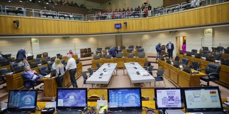 Senado descartó la acusación constitucional contra el exministro Diego Pardow.