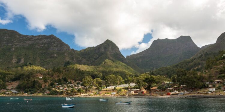 El Archipiélago Juan Fernández se alista para un verano dinámico: amplían la oferta turística y realizan mejoras en el territorio insular.
