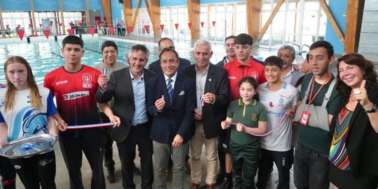 Inauguran nueva piscina temperada en el Centro Deportivo Comunitario de Rancagua.