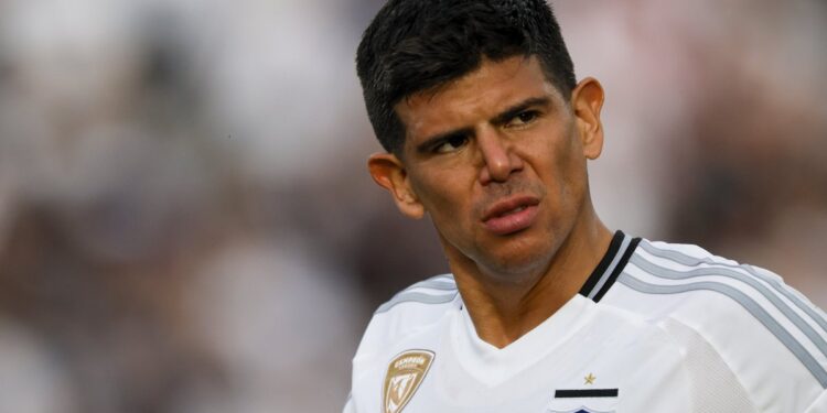 Valladares compartió conversaciones con Pavez tras comentarios sobre la UC: «Él es parte del club y comprende lo que representa la institución.»