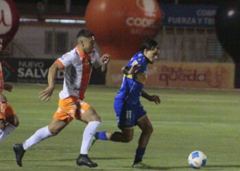 Everton resistió el asedio de Cobresal y obtuvieron un revitalizante triunfo 1-2 en El Salvador.