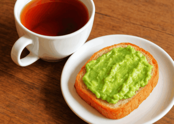 Una once saludable: Nutricionistas sugieren equilibrar la tradicional once chilena por sus riesgos nutricionales.