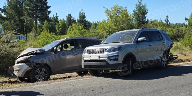 Accidente entre dos vehículos causa tres heridos en zona rural de Los Ángeles.