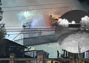 Un video registró el instante de la explosión en Ecomas que震ió el norte de Los Ángeles.