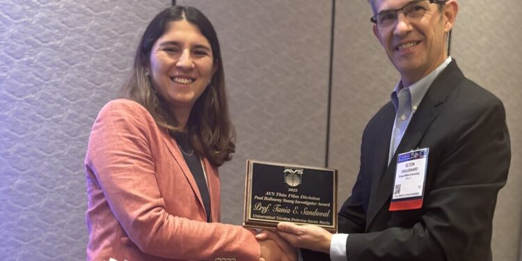 Académica de la USM se gana premio internacional.