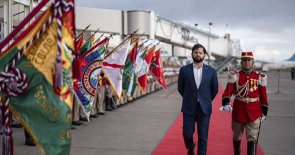 Presidente Boric se suma a la ceremonia de traspaso de mando en Bolivia.