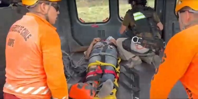 Rescatan con éxito a un arriero accidentado en el interior de Coya, Machalí.
