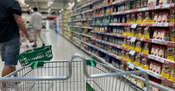 IPC de octubre sorprende con un 0 %: destacan alzas en alimentos y bebidas no alcohólicas.