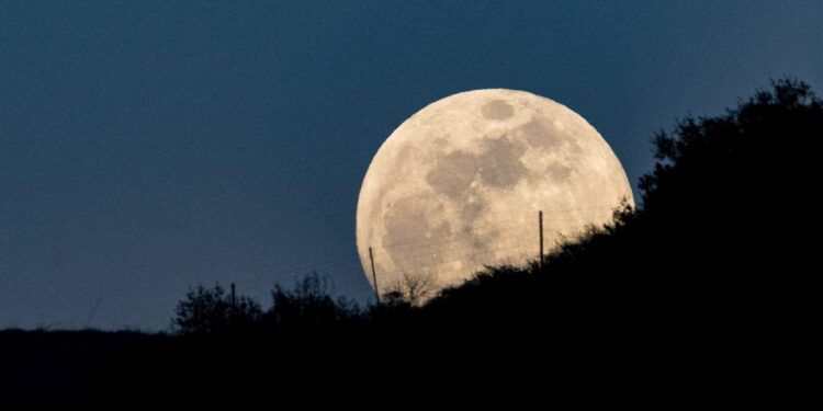 Noviembre presenta un cielo repleto de impresionantes espectáculos astronómicos: Superluna, planetas y Tiangong.