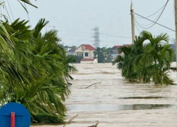 Se actualiza la cifra a 90 fallecidos y 12 desaparecidos a causa de las lluvias en Vietnam.