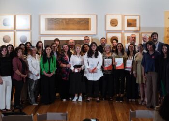 La sociedad civil presenta a los comandos presidenciales sus propuestas para combatir la pobreza.