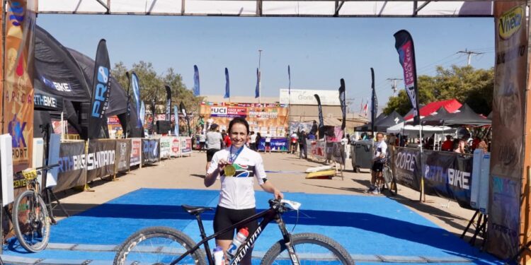 Ciclista molinense busca respaldo para representar a Chile en competencias internacionales.