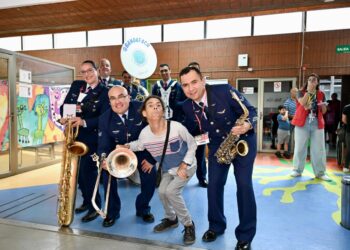 La Fuerza Aérea visitó a los cabros del Instituto Teletón Santiago.