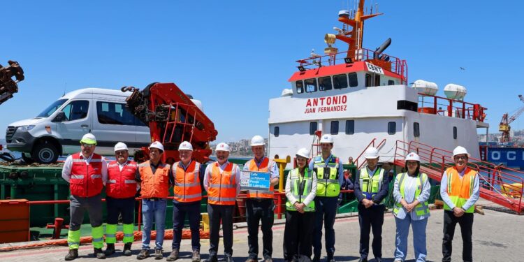 Transmarko mueve minibús para conexión bimodal en Juan Fernández.