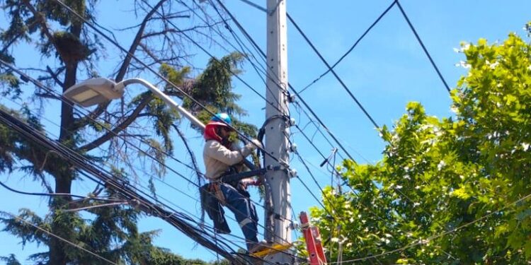 CGE advierte sobre robo de cables eléctricos que afecta a clientes electrodependientes en el centro de San Bernardo.