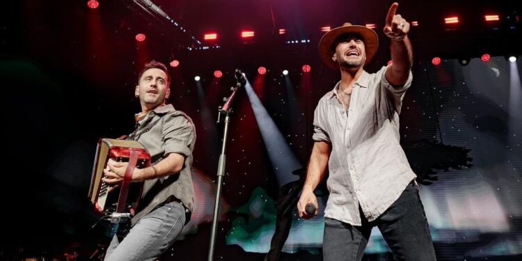 Los Vasquez hacen historia ante más de 20 mil personas en el Movistar Arena.