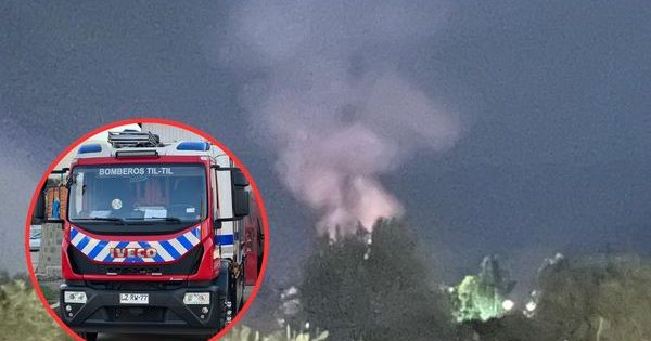 Bomberos de Tiltil fueron agredidos mientras controlaban un incendio.