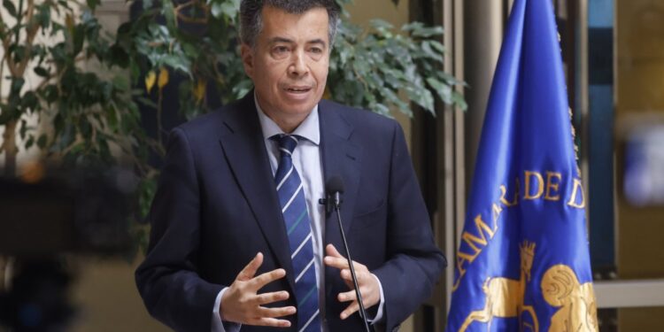 «Algo no encaja»: El diputado Andrés Celis pide información al MOP sobre la nueva licitación del Estadio de San Antonio.